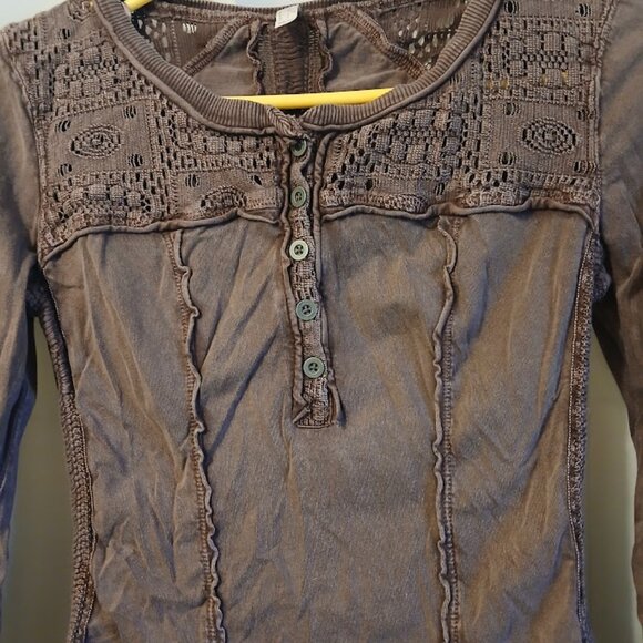 FREE PEOPLE Shell Lace Henley T-shirt Top XS Wine Scoop neck Gold Coast LS - Picture 3 of 11